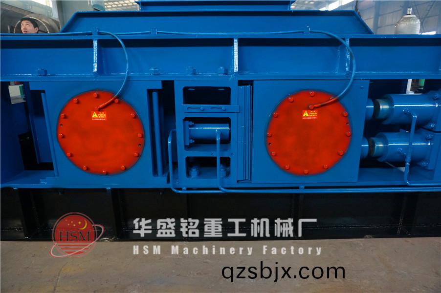 對(dui)輥(gun)破碎機(ji)髮(fa)貨圖(tu)