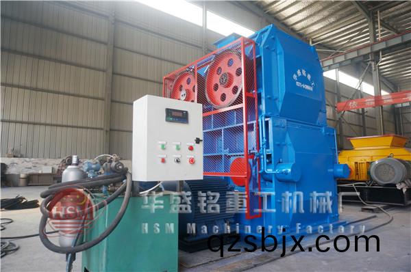 四輥破(po)碎(sui)機(ji)現(xian)場(chang)圖(tu)