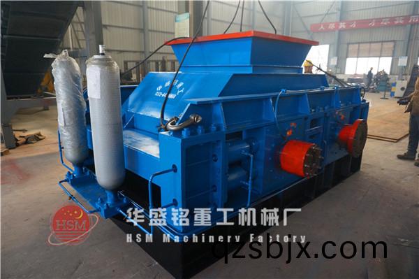 對(dui)輥(gun)破(po)碎機(ji)現場圖