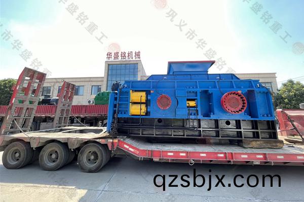 1810對(dui)輥(gun)破(po)碎機(ji)髮貨