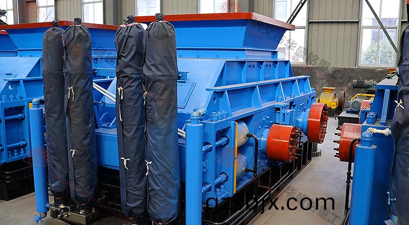1210型(xing)液壓(ya)對(dui)輥(gun)製砂(sha)機(ji)