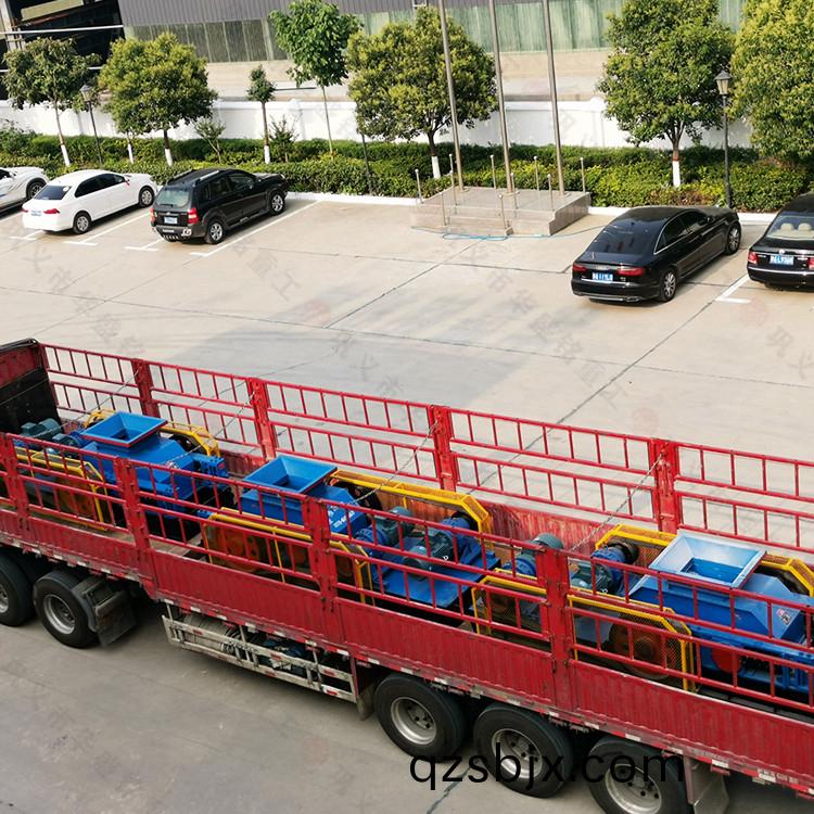 小(xiao)型雙齒(chi)輥破碎(sui)機廠傢(jia)價格